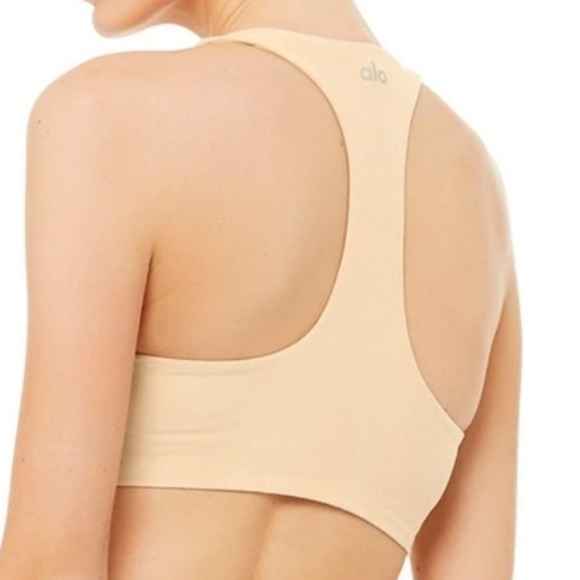 ALO Sueded base bra in Sandstone - Picture 2 of 4